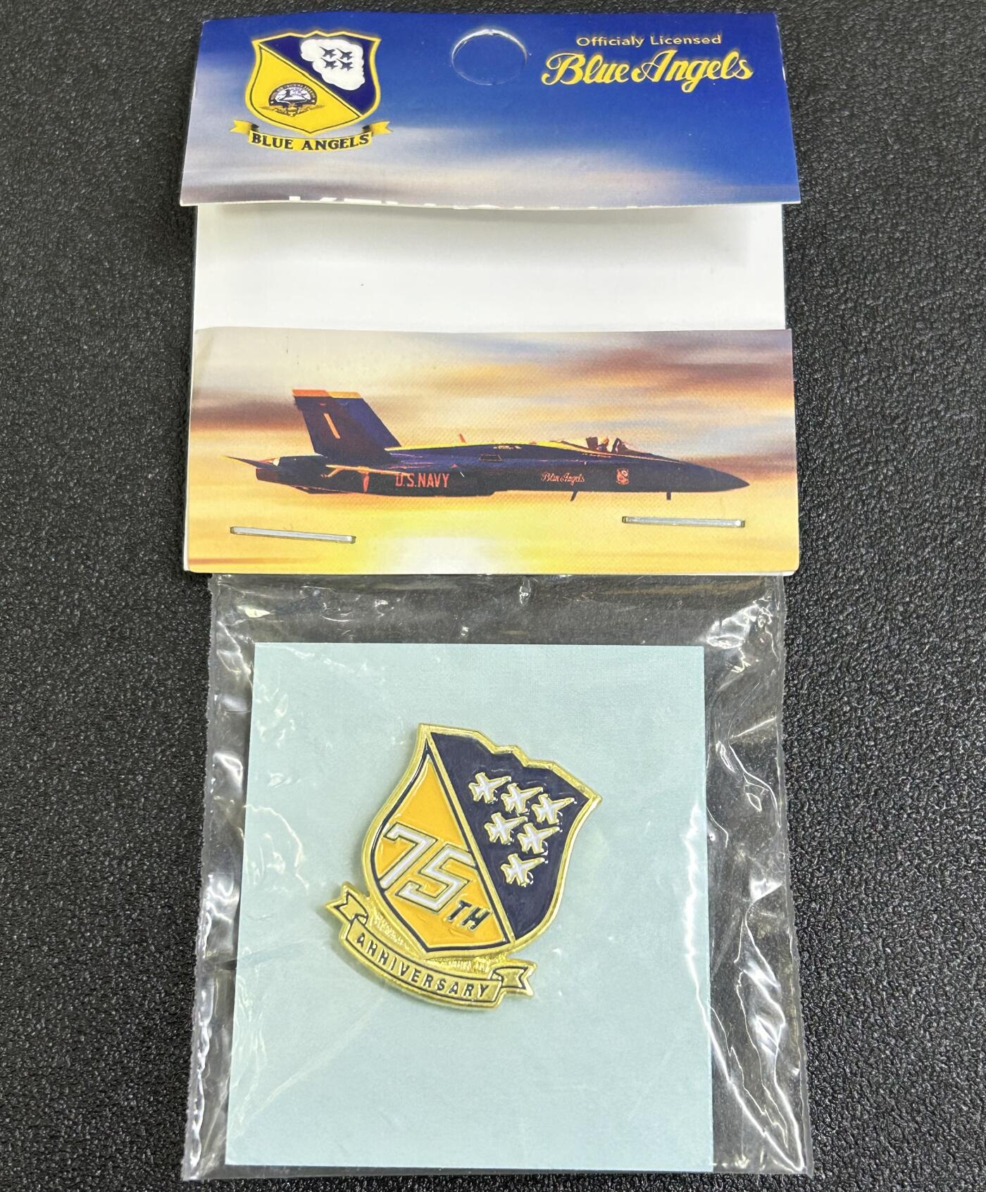 西秦中古拍卖第七十七期 2026马年新春专场 本场拍品年初九发出 美国蓝天使飞行表演队成立75周年纪念章 带原包装