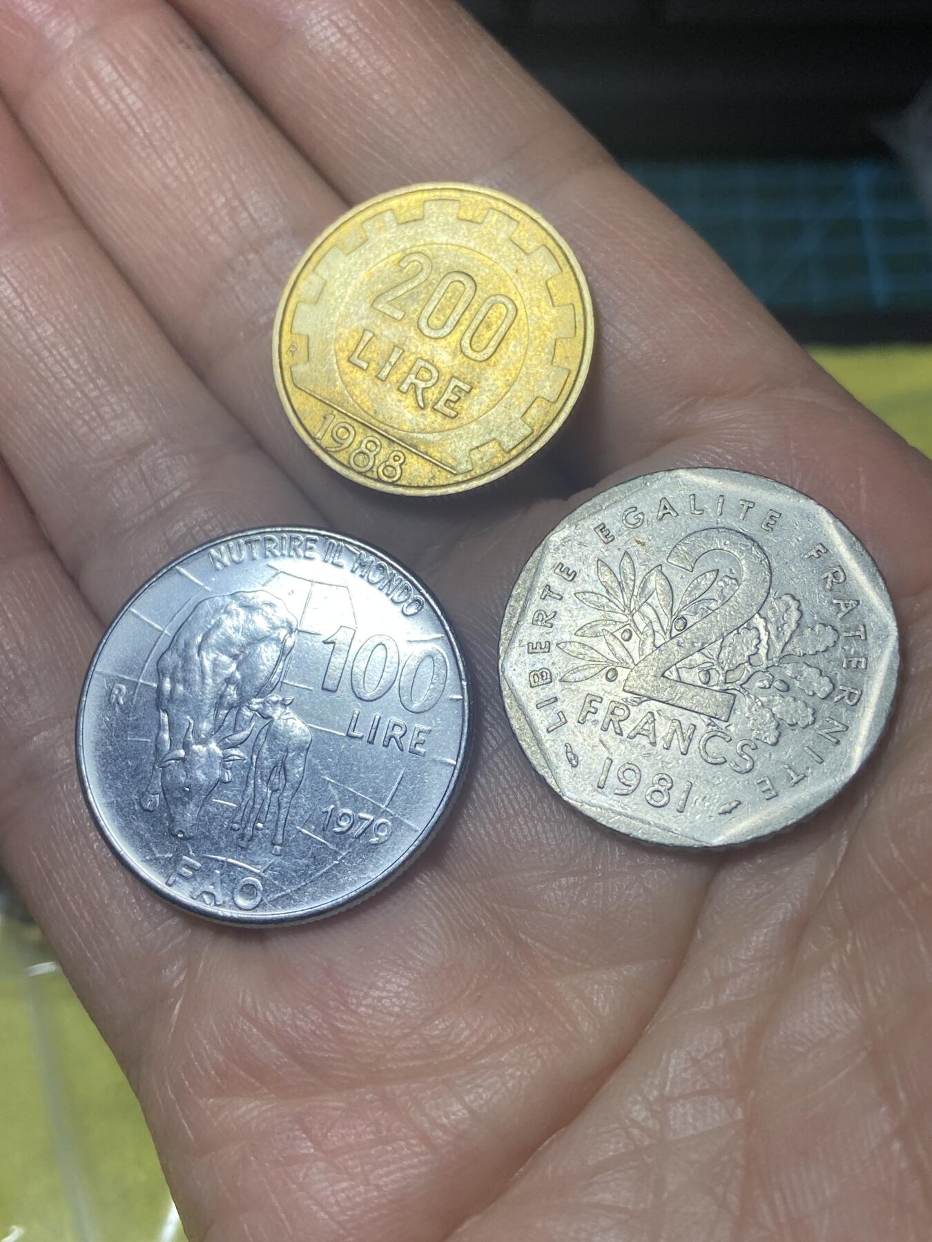 2026年第二十四场(总第一百九十三场）外国好品散币场(免佣金) 散币3枚：意大利🇮🇹1988年200里拉，1979年100里拉，法国🇫🇷1981年2法郎