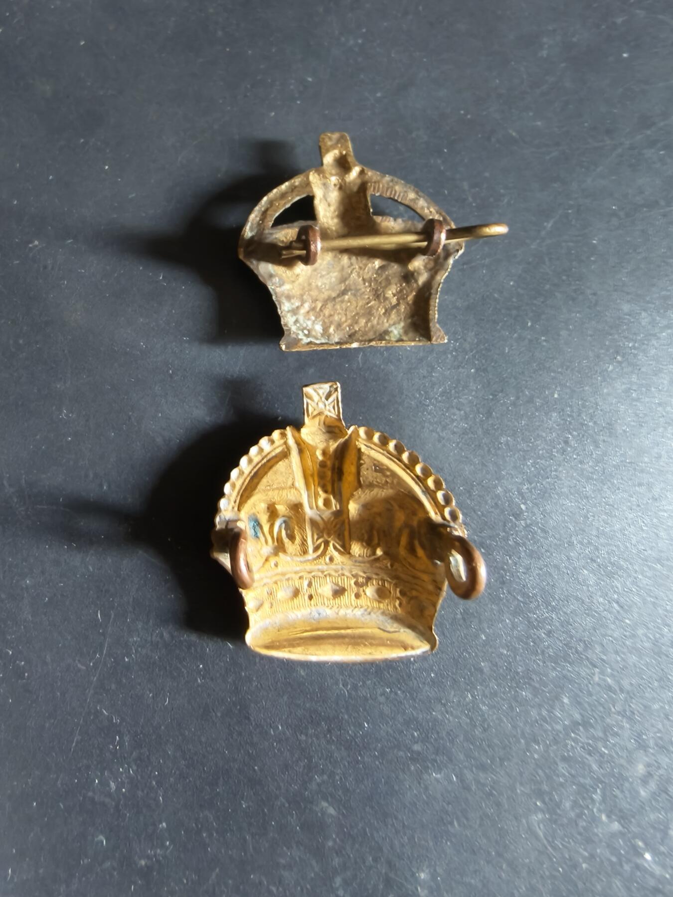 老王徽章第182期 英国军衔配饰一组     都铎王冠    一战时期