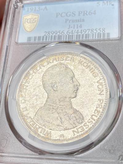 万国钱币拍卖第061期（马年首拍） PCGS PR64 1913年德国威廉二世军装精制5马克 精铸镜面喷砂质感 双面香槟金包浆孔雀绿五彩点缀其中 实物上手状态极佳 PCGS亚军分更高分仅一枚 典藏级品质