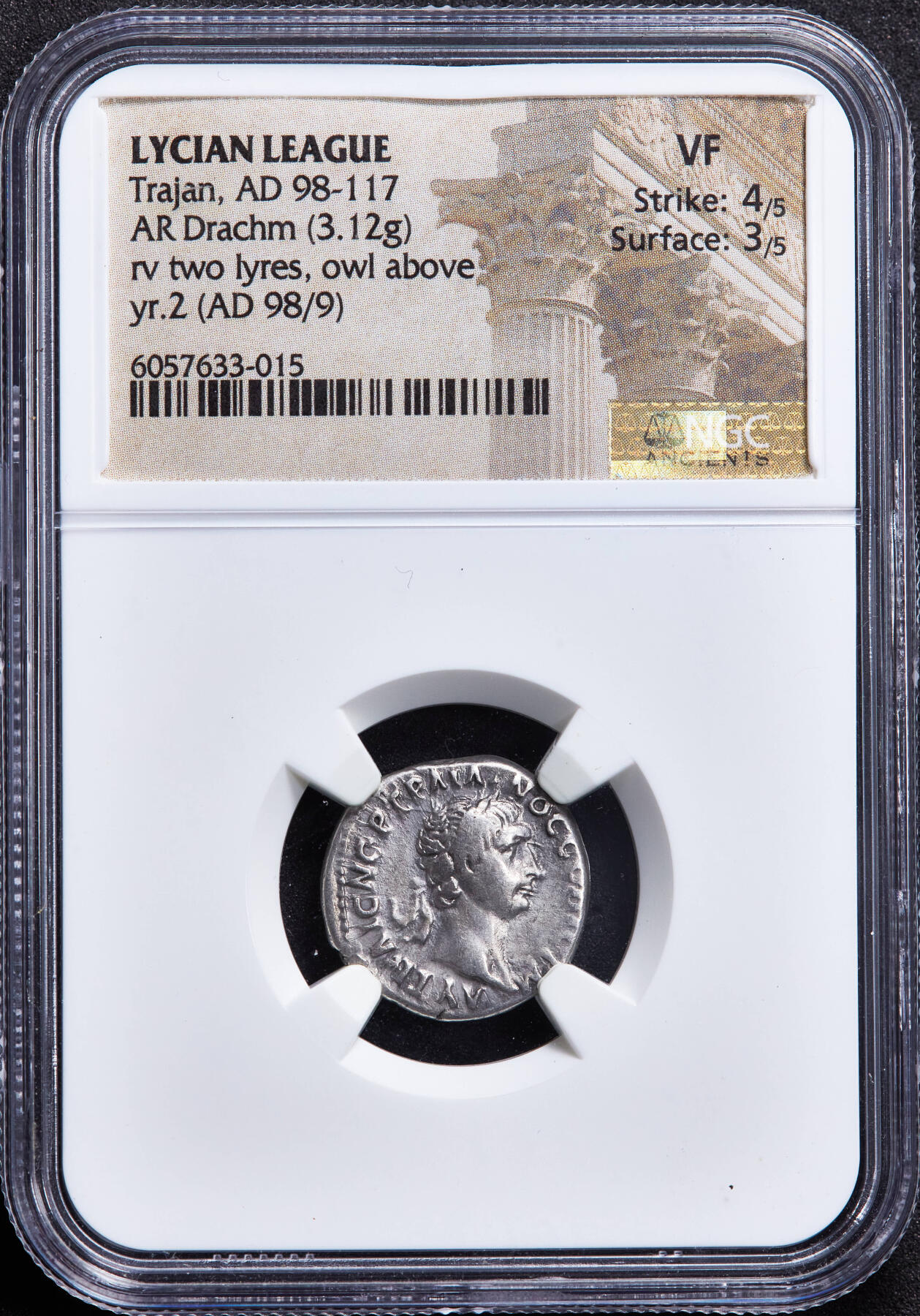 【俄甄集藏】马年新春第一拍 2026年(048)02-25星期三 晚 19:30 全场包邮 古罗马帝国吕基亚联盟公元98年-99年图拉真1德拉克马猫头鹰里拉琴银币，NGC VF(Str 4/5, Sur 3/5)，图拉真即位初期发行，正面奥古斯都桂冠面右像，背面双里拉琴上方站立一只小猫头鹰，直径：18mm，重：3.12克
