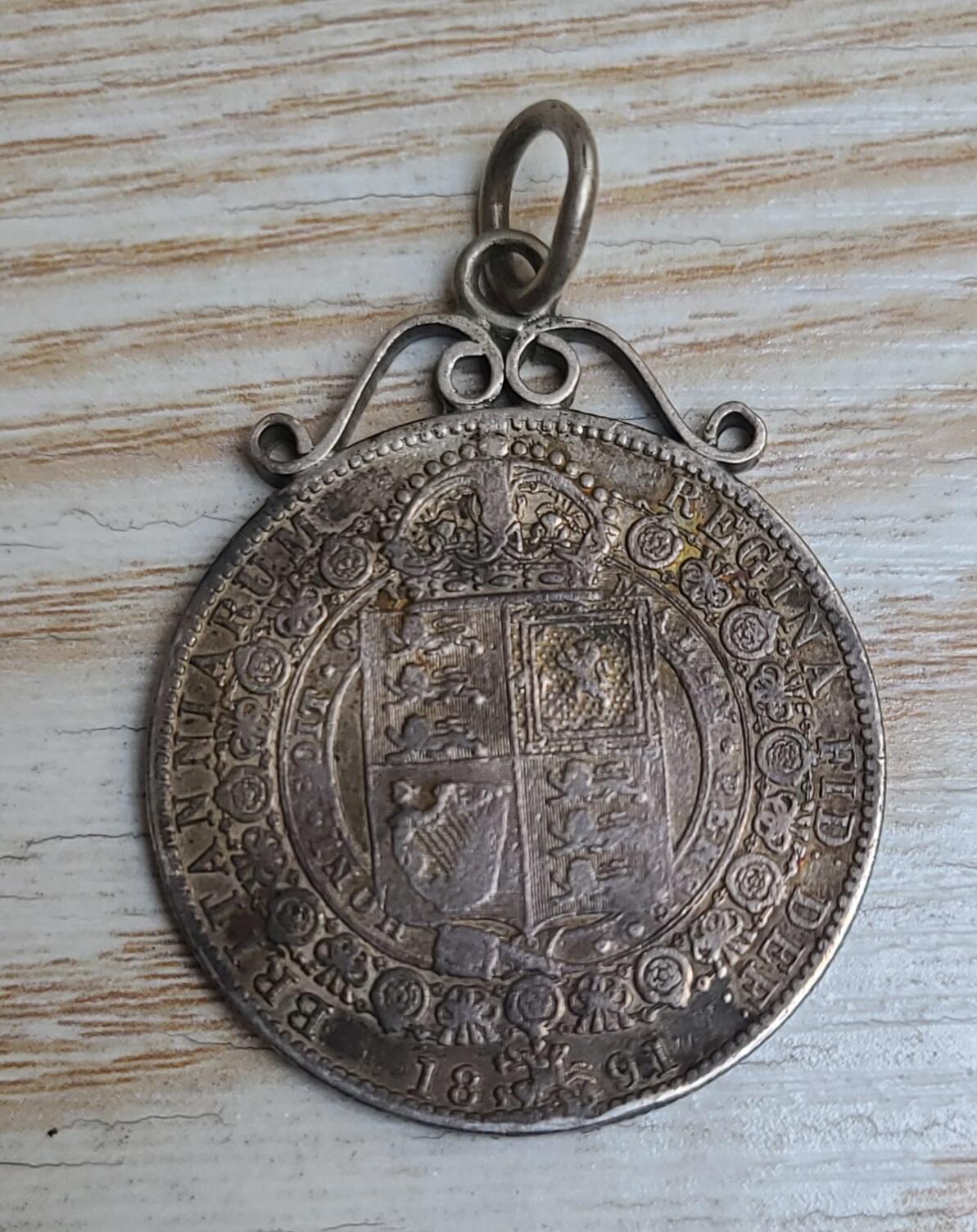 【币将精彩】世界钱币马年新春拍卖（2026-2-22） 英国老银币挂件