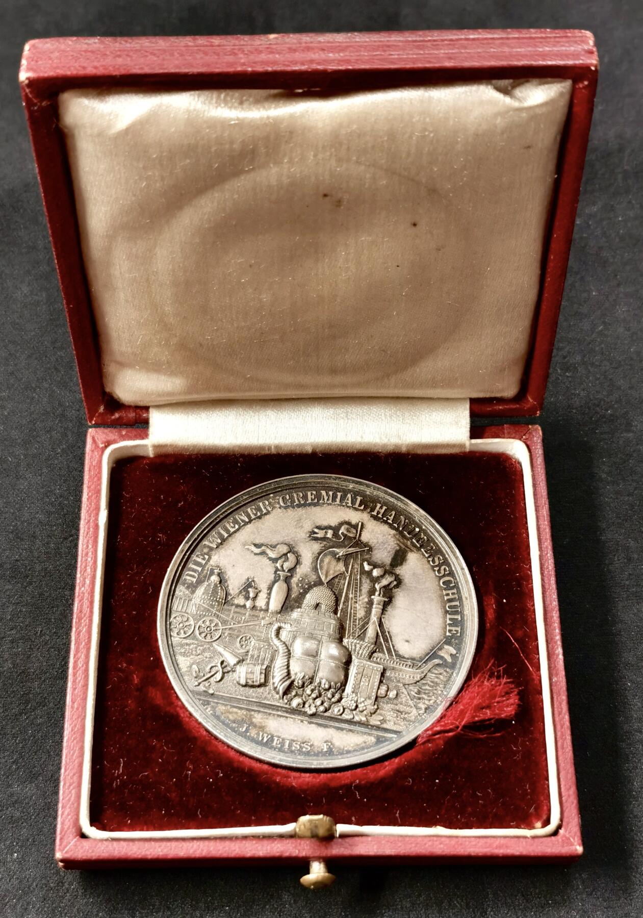 甄臻铺-世界币章拍卖（第51期），送拍享返佣金等优惠多多