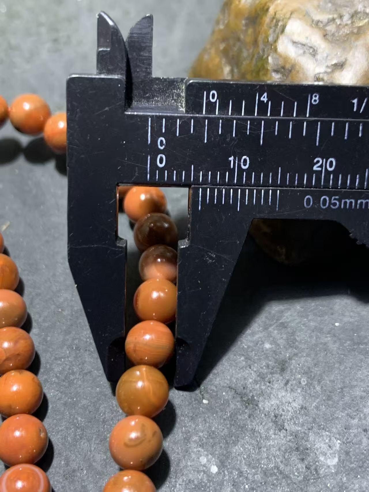 川料南红玛瑙多圈手串一条，