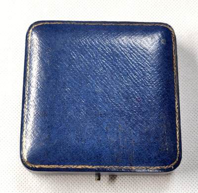 “福币呈祥”新年甄品场（直播拍卖）甄臻铺-世界币章拍卖（第50期），送拍享返佣金等优惠多多 - 1904年英国皇家园艺学会颁发的获奖镀金银章，直径55毫米，重70.3克，带原盒，英国皇家造币厂首席雕刻师威廉·怀恩（William Wyon）作品，模具刻制于1836年。