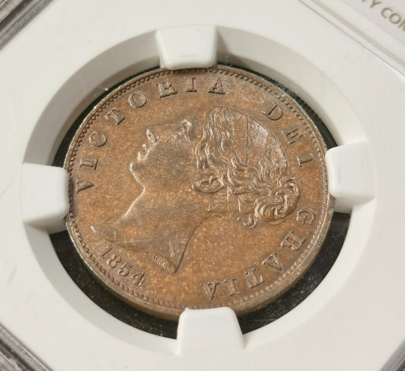 “福币呈祥”新年甄品场（直播拍卖）甄臻铺-世界币章拍卖（第50期），送拍享返佣金等优惠多多 NGC-MS63BN 英国1854年维多利亚1/2便士铜币 小维头像品相很好