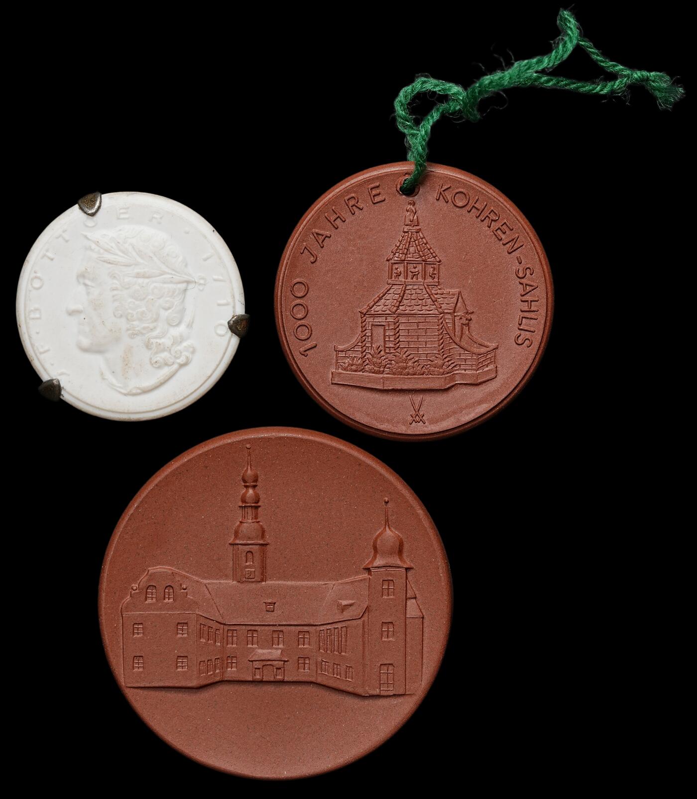 修遠堂世界钱币第105期，马年首拍 德国近现代陶瓷章3枚