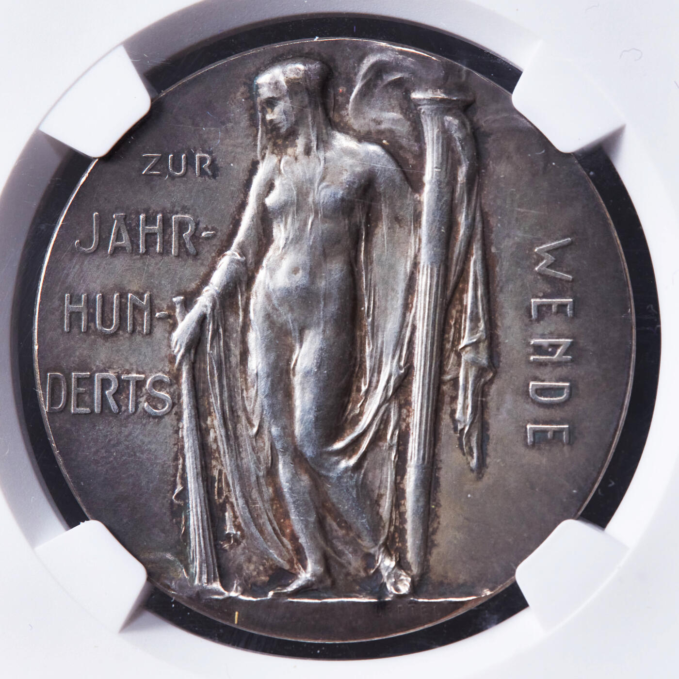 【俄甄集藏】马年新春第一拍 2026年(048)02-25星期三 晚 19:30 全场包邮 德国1900年新艺术运动风格裸体女神与狮身人面像纪念新世纪大银章，NGC MS61，酱彩包浆，名家弗里德里希·荣格作品