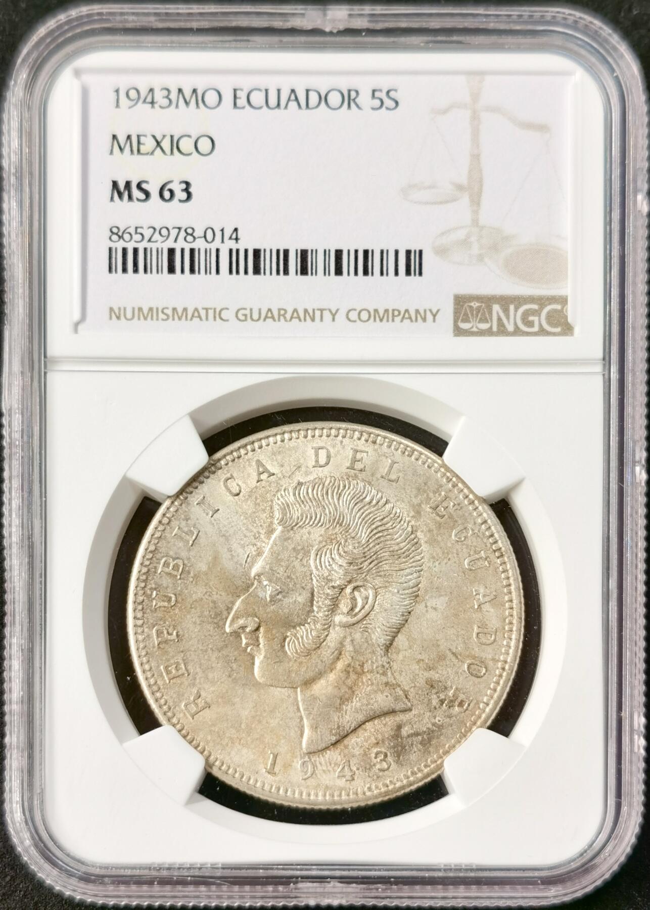 “福币呈祥”新年甄品场（直播拍卖）甄臻铺-世界币章拍卖（第50期），送拍享返佣金等优惠多多 NGC-MS64 厄瓜多尔1943年5苏克雷大银币，共发行2年，较少的年份，转光强烈，极美包浆。币面正面为“南美解放者”西蒙·玻利瓦尔的侧面肖像，推动厄瓜多尔等拉美国家独立的核心领袖，币面设计承载着厄瓜多尔的民族精神。1943年正值二战时期，厄瓜多尔因本土造币产能不足，委托墨西哥造币厂（MO厂标）铸造该币