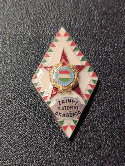 靖甫拍卖第四场 - 匈牙利人民军兹林依高等军事学院校徽证章