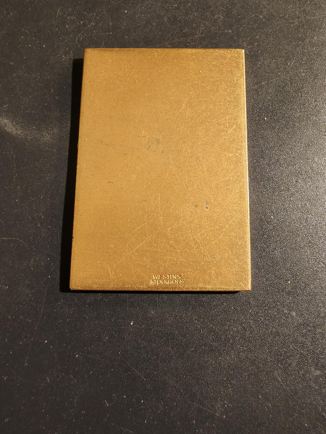 老王徽章第182期 瑞典库尔思佳赛车俱乐部方形镀金大铜章     尺寸50×35mm    重量35.6g