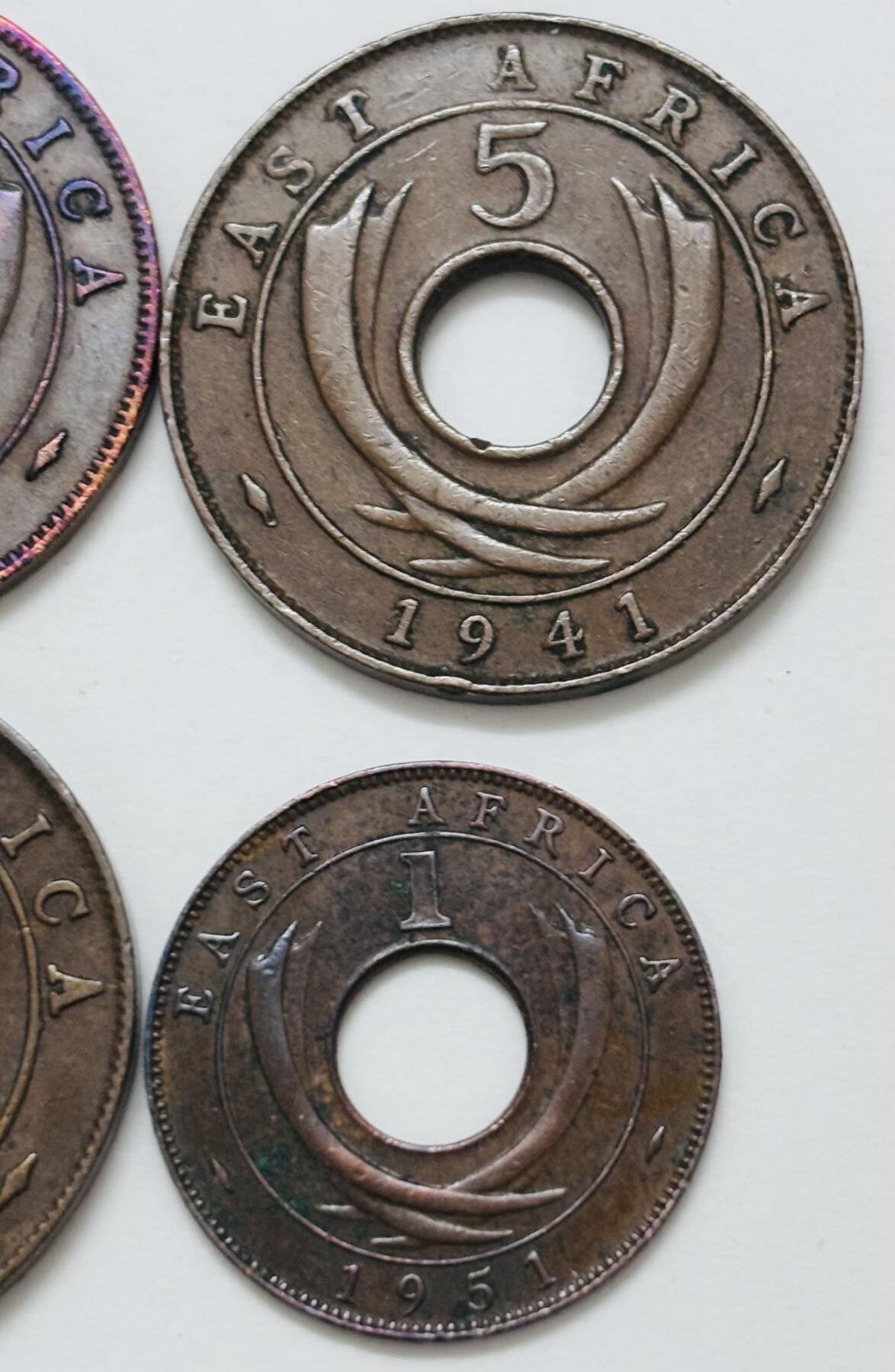 【金马踏春，泉马奔腾】2026 年新年贺岁场，（定于年初五接财神截拍）祝各位老板马到成功，马上有钱，愿岁岁平安喜乐顺遂 少见极美品 1941/49/51 年英属东非乔治五世 1-5 分铜币，三枚 I KN 版本，一枚带彩，细节看图
