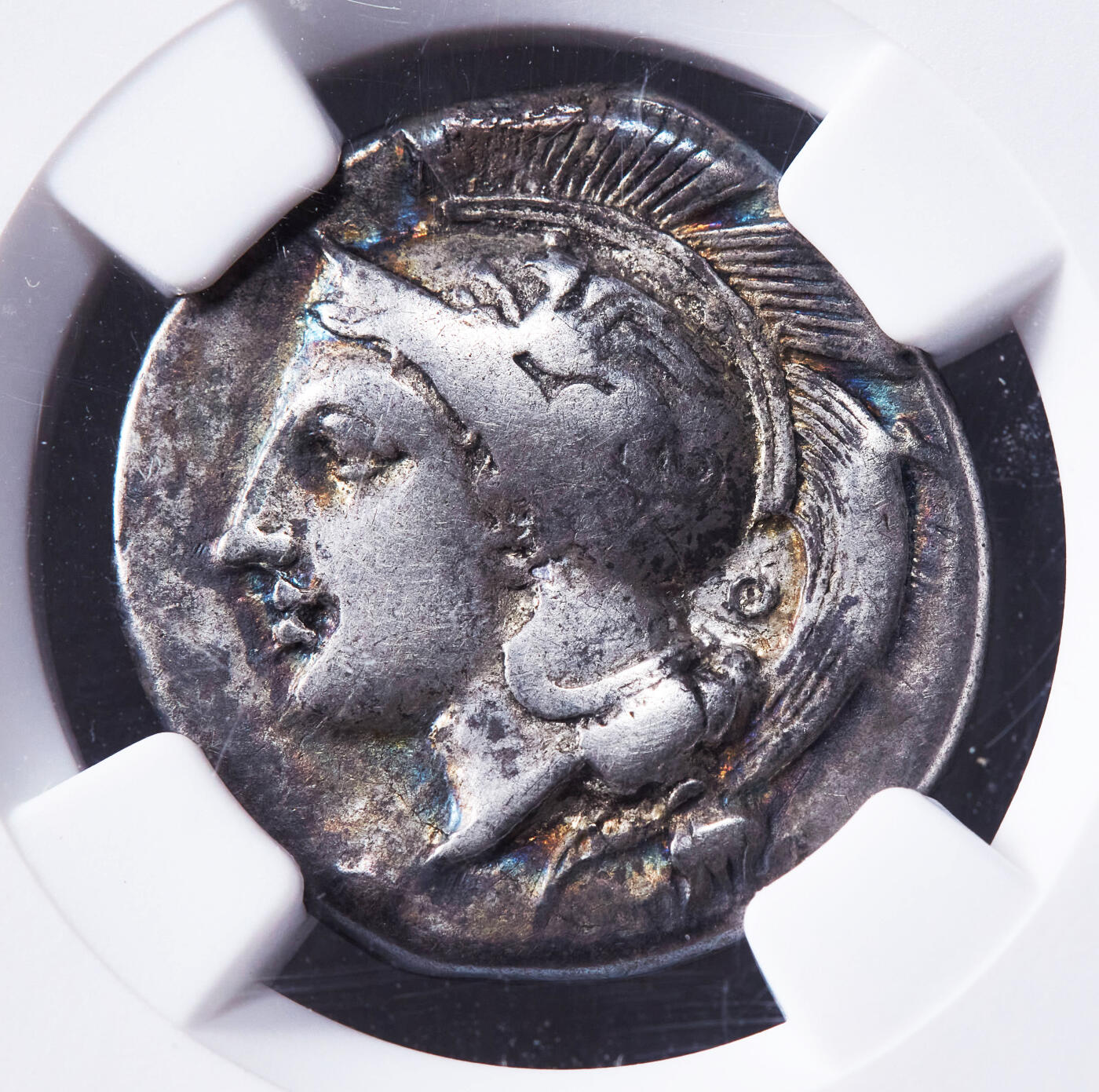 【俄甄集藏】马年新春第一拍 2026年(048)02-25星期三 晚 19:30 全场包邮 古希腊南意大利卢卡尼亚维利亚公元前340-前334年双德拉克马雅典娜狮子银币，NGC Ch F(Str 5/5, Sur 2/5)，维利亚城打制，正面戴阿提卡头盔的雅典娜，背面右行的雄狮，直径：22mm，重：7.38克，五彩包浆