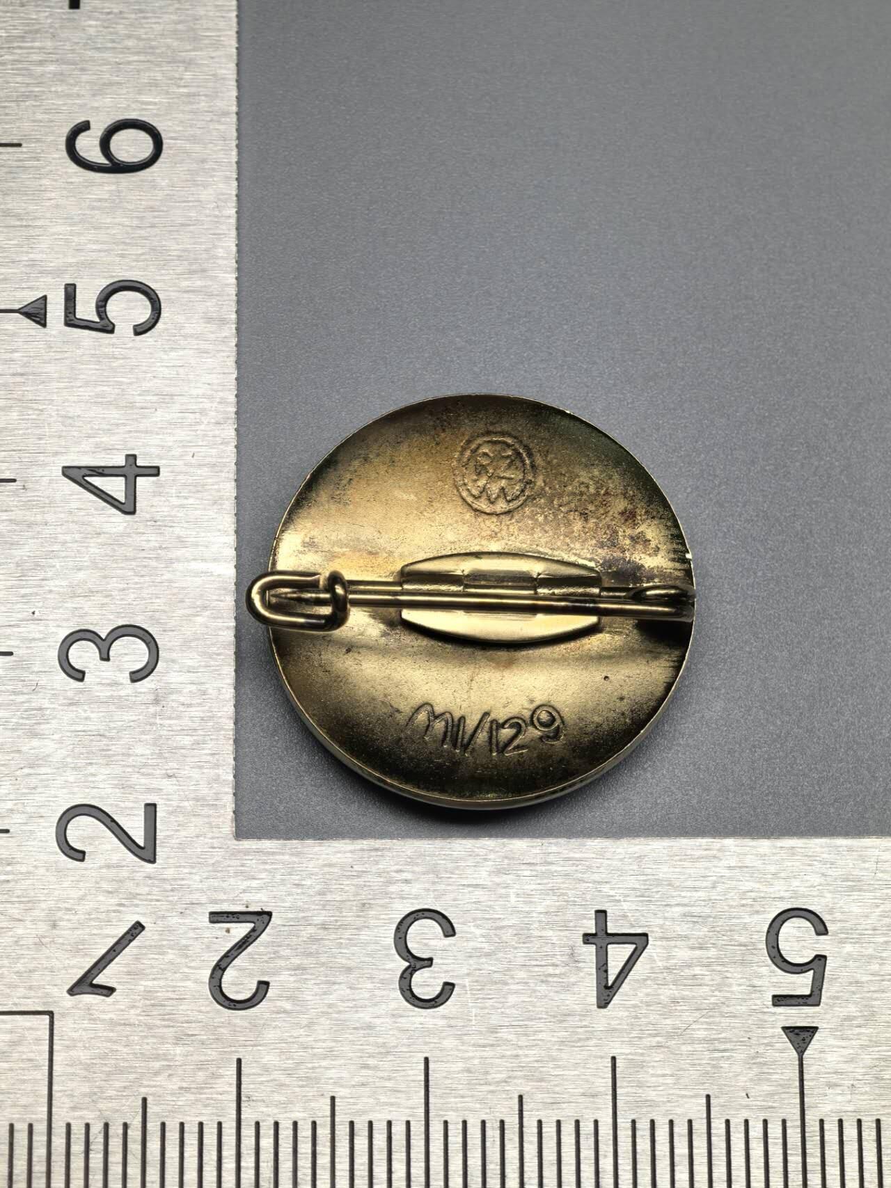 小驴勋章奖章收藏2月22日周日晚六点拍卖（珍爱和平，收藏战争，铭记历史，勿忘国耻，忠党爱国。有偿代拍，送拍规则在简介最后，参拍须阅读规则后再参拍，关系到运费包装发货时效真假辨别等关键信息，拍卖时不再发原图，看大图店主微信码在拍卖店铺介绍里） 现代工艺品 NSDAP徽章 非原品