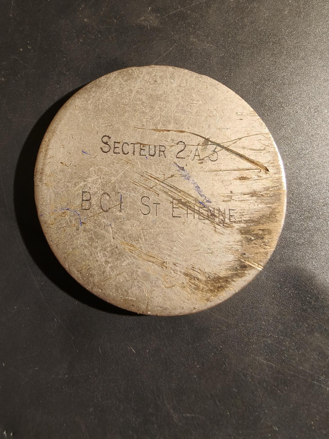 老王徽章第182期 法国台球运动纪念章    直径60mm    重量108.5g