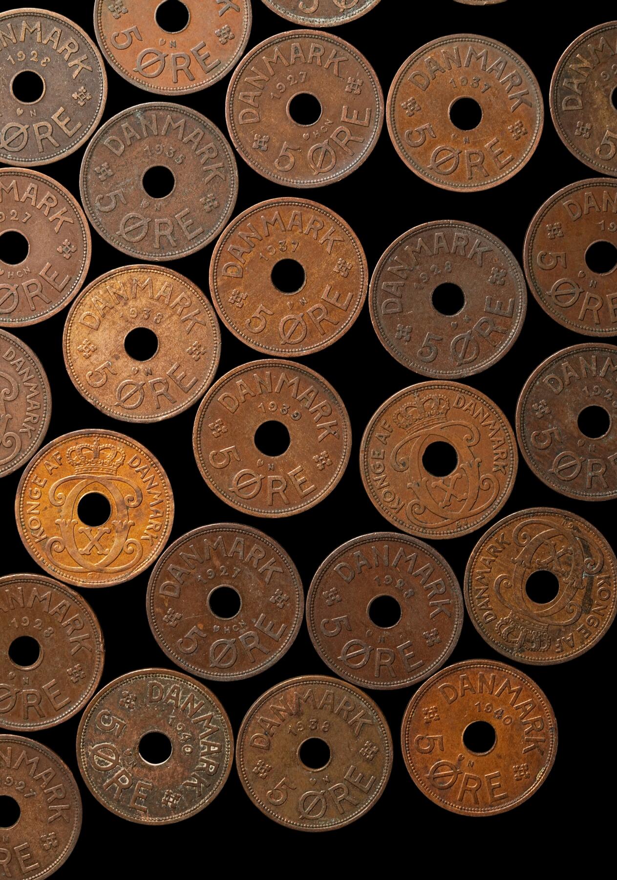 修遠堂世界钱币第105期，马年首拍 丹麦中孔5欧尔铜币50枚，1927-1940年