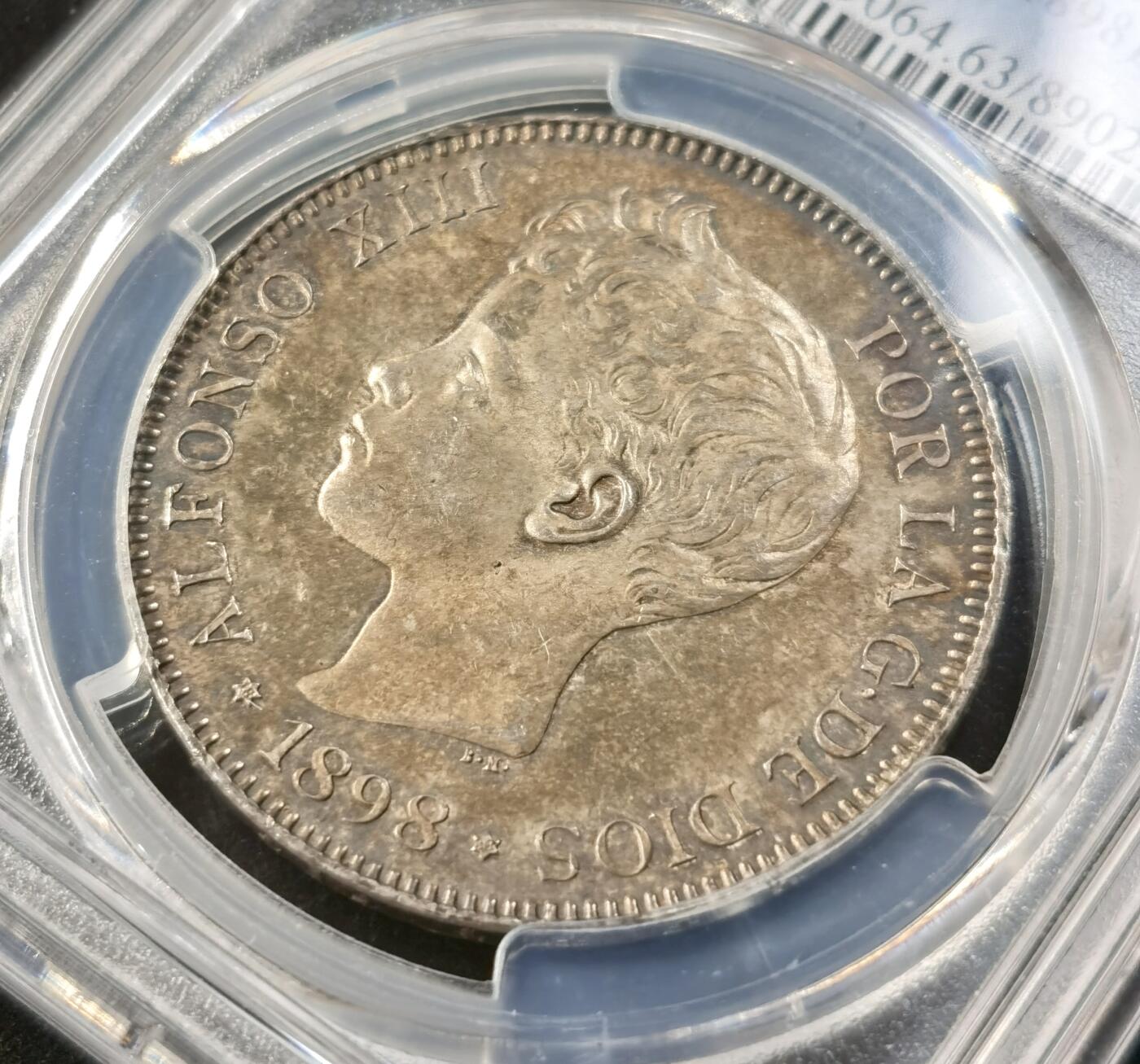 “福币呈祥”新年甄品场（直播拍卖）甄臻铺-世界币章拍卖（第50期），送拍享返佣金等优惠多多 PCGS-MS63 西班牙1898年阿方索十三世小孩头双柱5比赛塔大银币，正反两面均有五彩包浆