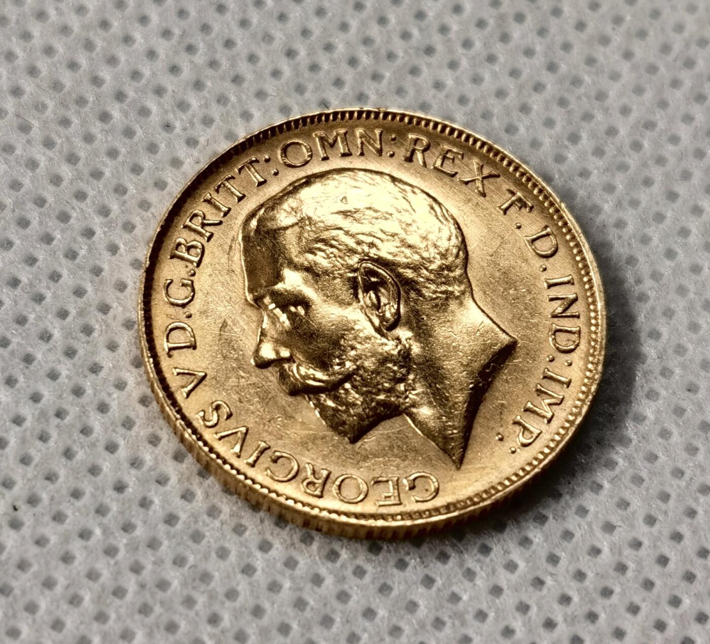 “福币呈祥”新年甄品场（直播拍卖）甄臻铺-世界币章拍卖（第50期），送拍享返佣金等优惠多多 英国 1922年 1索维林 乔治五世马剑 金币 8g 917金