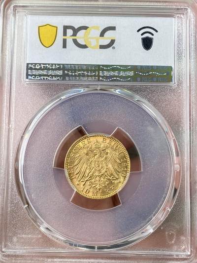 万国钱币拍卖第061期（马年首拍） PCGS MS67 1913年德国汉堡双狮护盾长翅流通10马克金币 经典自由市名品 高难年份 仅发行5万枚左右且流通充分 PC一共只有3枚MS记录 此枚为唯一统治级冠军分 亚军就是64 丝绸金光全深打双狮护盾 无法超越的天花板级金马克藏品3.98g 900金