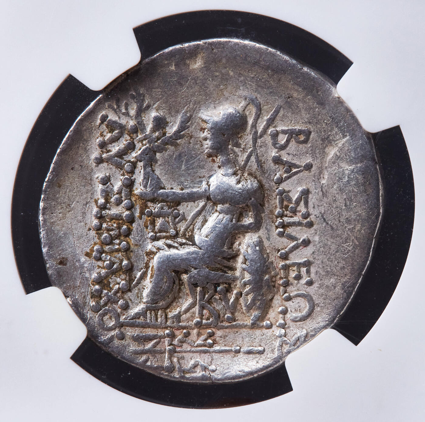 【俄甄集藏】马年新春第一拍 2026年(048)02-25星期三 晚 19:30 全场包邮 古希腊色雷斯王国公元前200-150年亚历山大大帝公羊角四德拉克马利西马科斯版银币，NGC VF，拜占庭城发行，正面神化的亚历山大大帝公羊角头像，头上有阿蒙神的羊角，背面战争和智慧女神雅典娜坐像，她肩上靠着一只长矛，一手托胜利女神，一手扶着圆盾，盾牌上装饰着美杜莎头像，椅子底部带造币厂画押，底部一个三叉戟