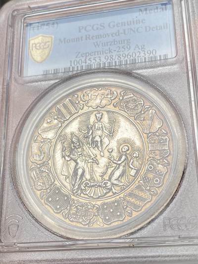 万国钱币拍卖第061期（马年首拍） PCGS UNCD 1754年德国维尔茨堡教宗缺位纪念大银章 高浮雕教宗系列名品 44.2MM 29.1G 三枚纹章盾环绕着纹章冠 云中圣母玛利亚加冕像 下方为圣基利安和圣科洛纳图斯 背景为手持书卷的圣托特南努斯 罕见珍惜品种