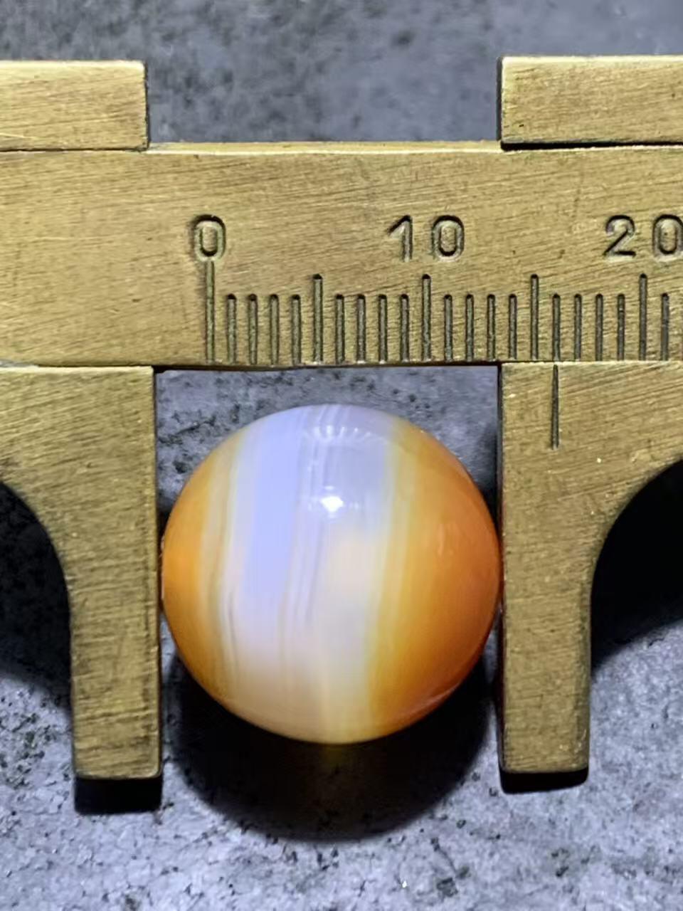 精美高玉化千层纹缠丝玛瑙圆珠一颗，