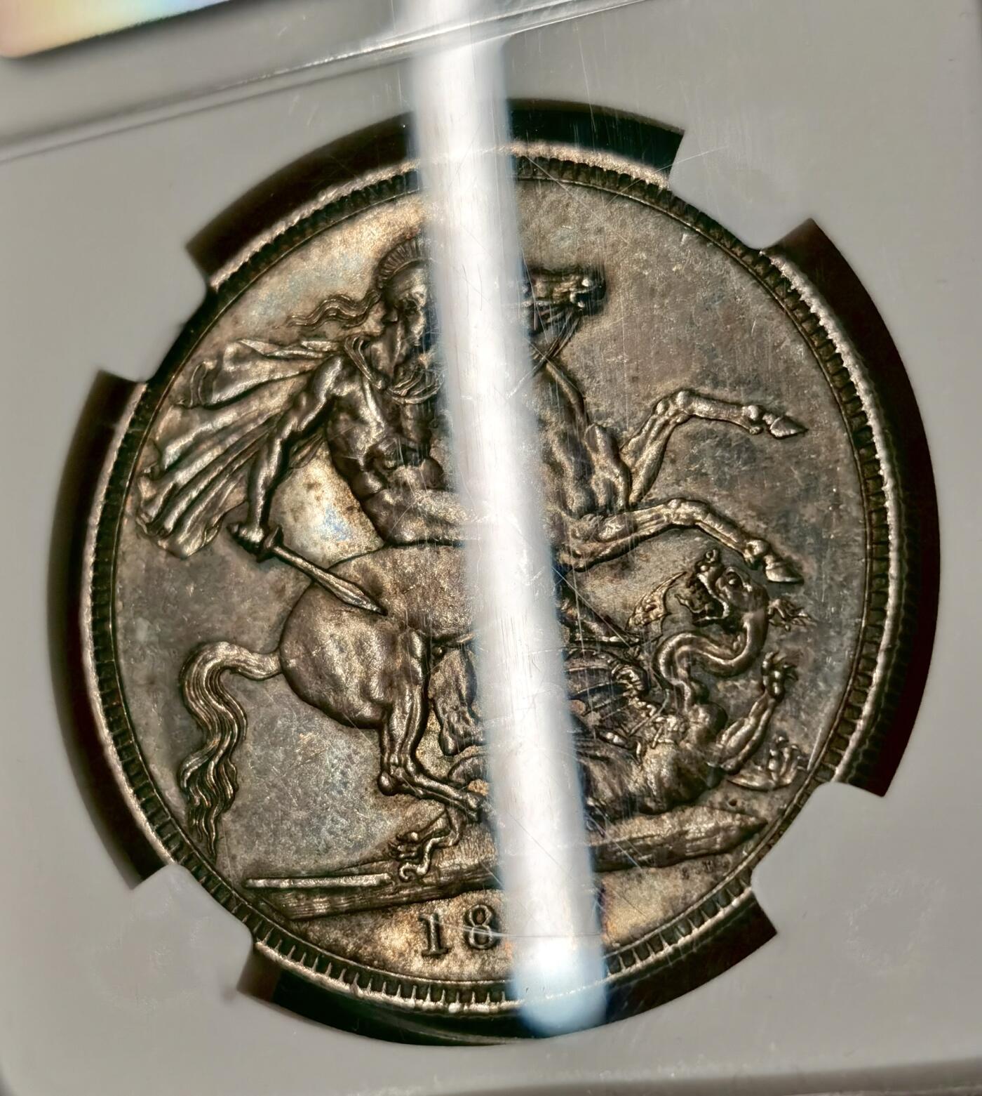 “福币呈祥”新年甄品场（直播拍卖）甄臻铺-世界币章拍卖（第50期），送拍享返佣金等优惠多多 NGC-MS62 英国1887年维多利亚高冠马剑，包浆完美厚重光润，镜面底板透原光