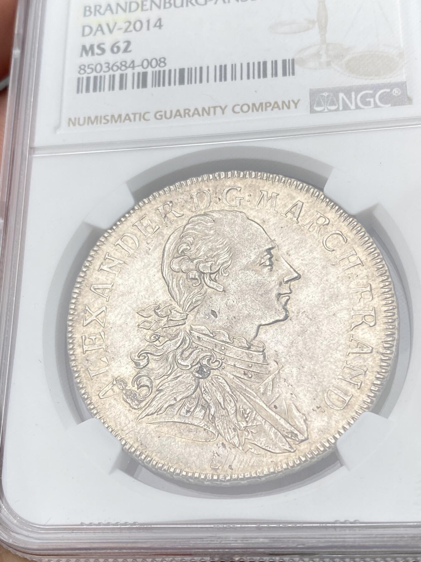 万国钱币拍卖第061期（马年首拍） NGC MS62 1777年德国勃兰登堡-安斯巴赫纹章大泰勒 拥有极其繁复纹章设计的18世纪德国泰勒 其淡包浆浮雕质感令人爱不释手