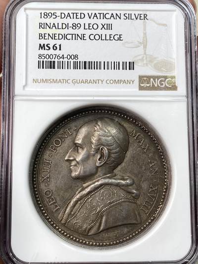 万国钱币拍卖第061期（马年首拍） - NGC MS61 1895年教皇国里奥十三世纪念阿文蒂诺安塞尔姆学院成立高浮雕大银章 43MM 36G 欧陆原味深五彩包浆