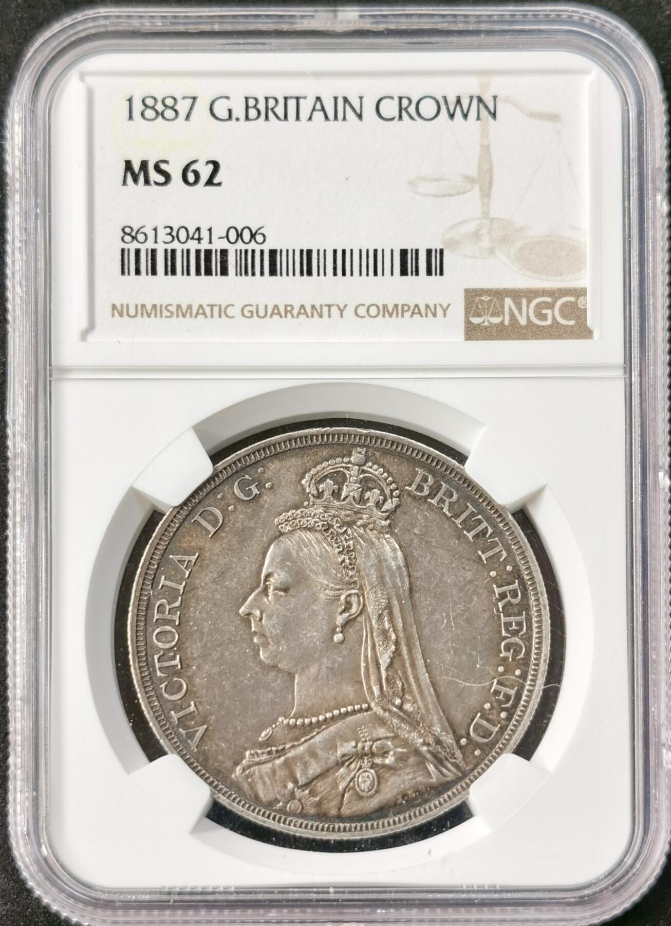 “福币呈祥”新年甄品场（直播拍卖）甄臻铺-世界币章拍卖（第50期），送拍享返佣金等优惠多多 NGC-MS62 英国1887年维多利亚高冠马剑，包浆完美厚重光润，镜面底板透原光