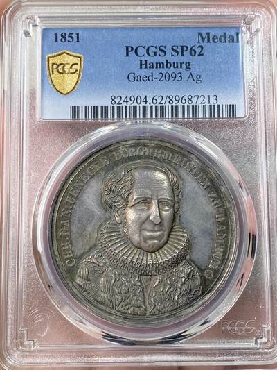 万国钱币拍卖第061期（马年首拍） - PCGS SP62 1851年德国汉堡市长克里斯蒂安·丹尼尔·贝内克逝世纪念大银章 超级镜面高浮雕工艺 原味渐进式酱彩环绕 背面为克里斯蒂安家族盾徽 铜制常见银质错过难寻 41MM 29G