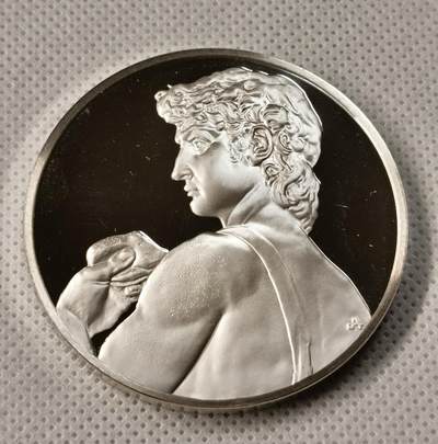 “福币呈祥”新年甄品场（直播拍卖）甄臻铺-世界币章拍卖（第50期），送拍享返佣金等优惠多多 - 米开朗琪罗大卫像银章，重65克，直径50.7毫米，浮雕工艺，正面大卫像，背面“David 1501-1504 MICHELANGELO”铭文，边框花纹装饰，超级镜面底板。