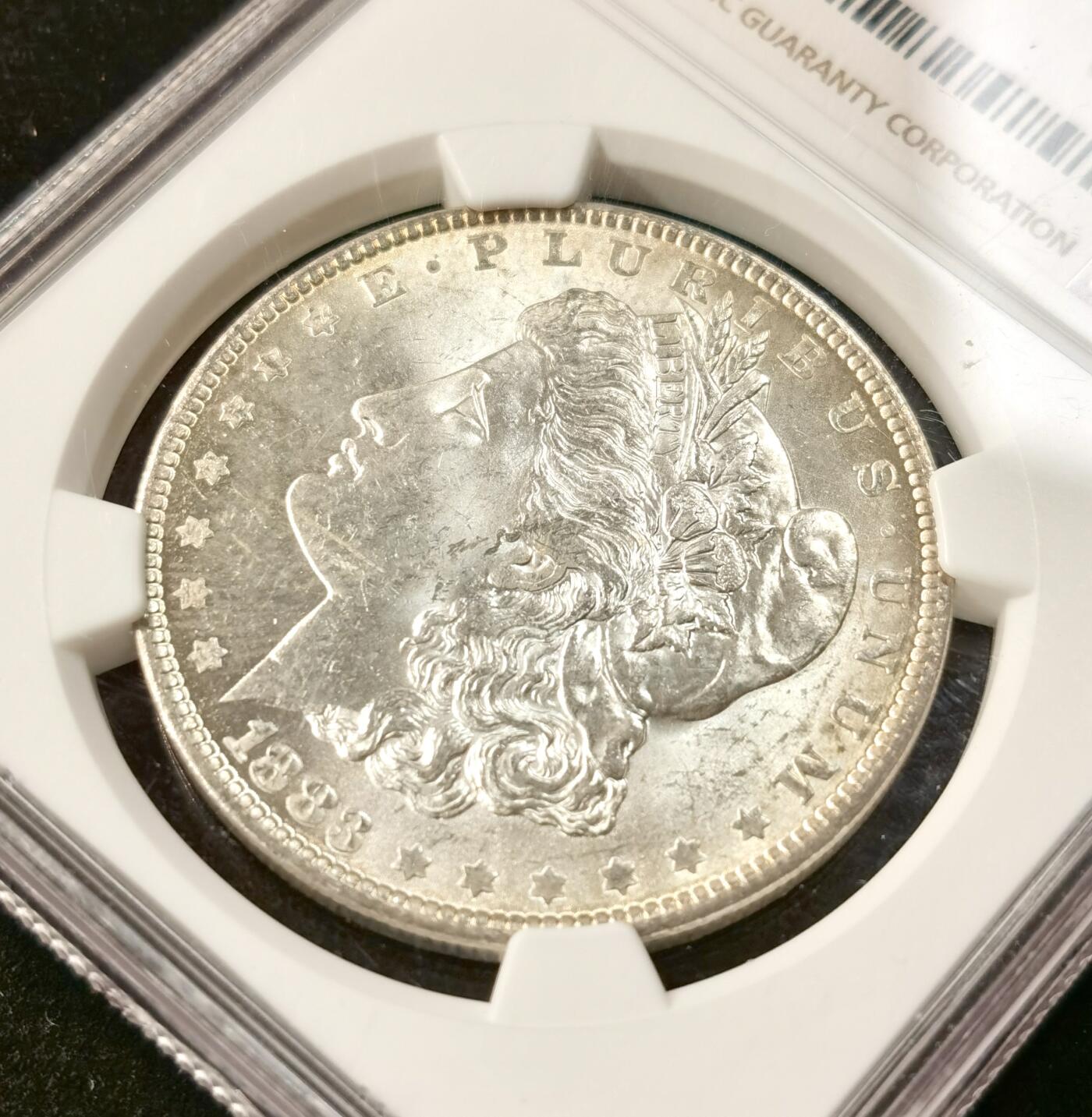 “福币呈祥”新年甄品场（直播拍卖）甄臻铺-世界币章拍卖（第50期），送拍享返佣金等优惠多多 NGC-MS64 美国1883年O版摩根一元银币，正面轻微淡彩