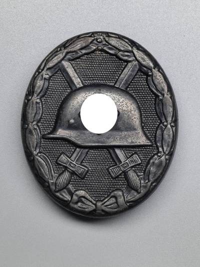 小驴勋章奖章收藏2月22日周日晚六点拍卖（珍爱和平，收藏战争，铭记历史，勿忘国耻，忠党爱国。有偿代拍，送拍规则在简介最后，参拍须阅读规则后再参拍，关系到运费包装发货时效真假辨别等关键信息，拍卖时不再发原图，看大图店主微信码在拍卖店铺介绍里） - 黑色战伤奖章，铁质黑漆，背打100厂标