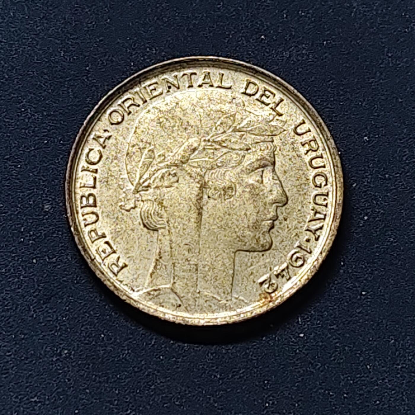 【全场包邮】纯粹捡漏拍502场 乌拉圭1942年20分银币【18.5毫米3克72%】