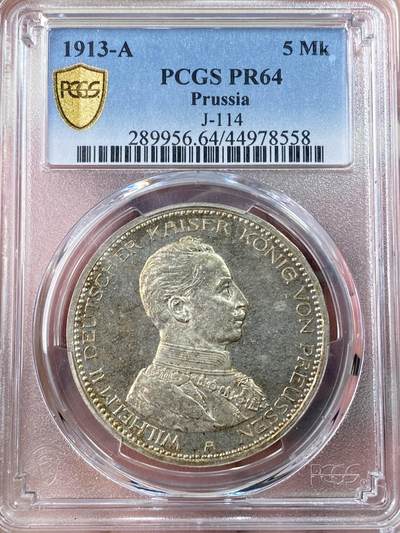 万国钱币拍卖第061期（马年首拍） - PCGS PR64 1913年德国威廉二世军装精制5马克 精铸镜面喷砂质感 双面香槟金包浆孔雀绿五彩点缀其中 实物上手状态极佳 PCGS亚军分更高分仅一枚 典藏级品质