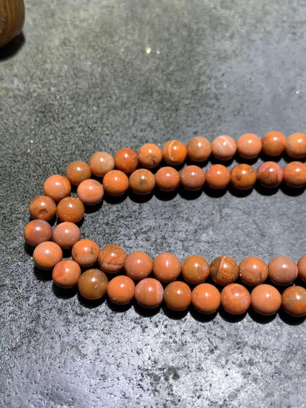 川料南红玛瑙多圈手串一条，