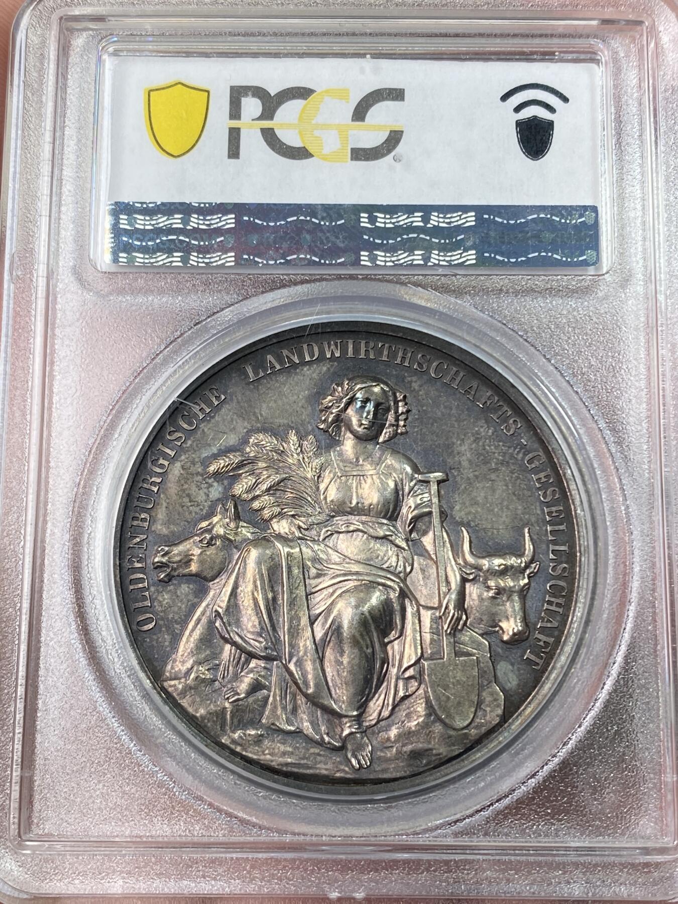 万国钱币拍卖第061期（马年首拍） PCGS SP63 1868年德国奥尔登堡大公国纪念奥尔登堡农业协会成立50周年大银章 正面奥尔登堡大公彼得·弗里德里希·路德维希与王后尼古拉斯·弗里德里希·彼得高浮雕侧相 背面农业女神端坐在中央 超高浮雕原味淡彩极美 罕见小邦品种收藏级品质 PC唯一亚军更高仅一枚
