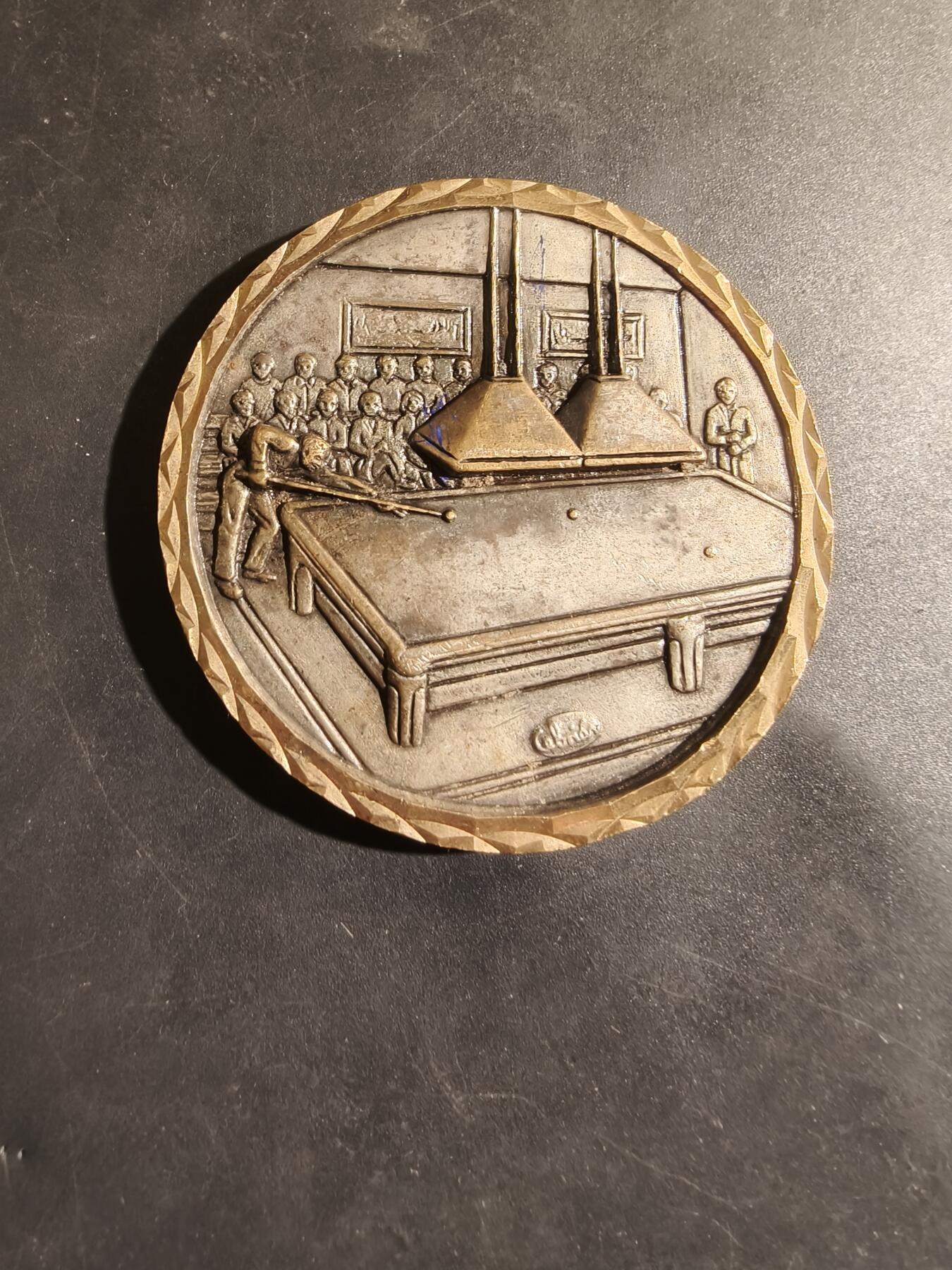 老王徽章第182期 法国台球运动纪念章    直径60mm    重量108.5g