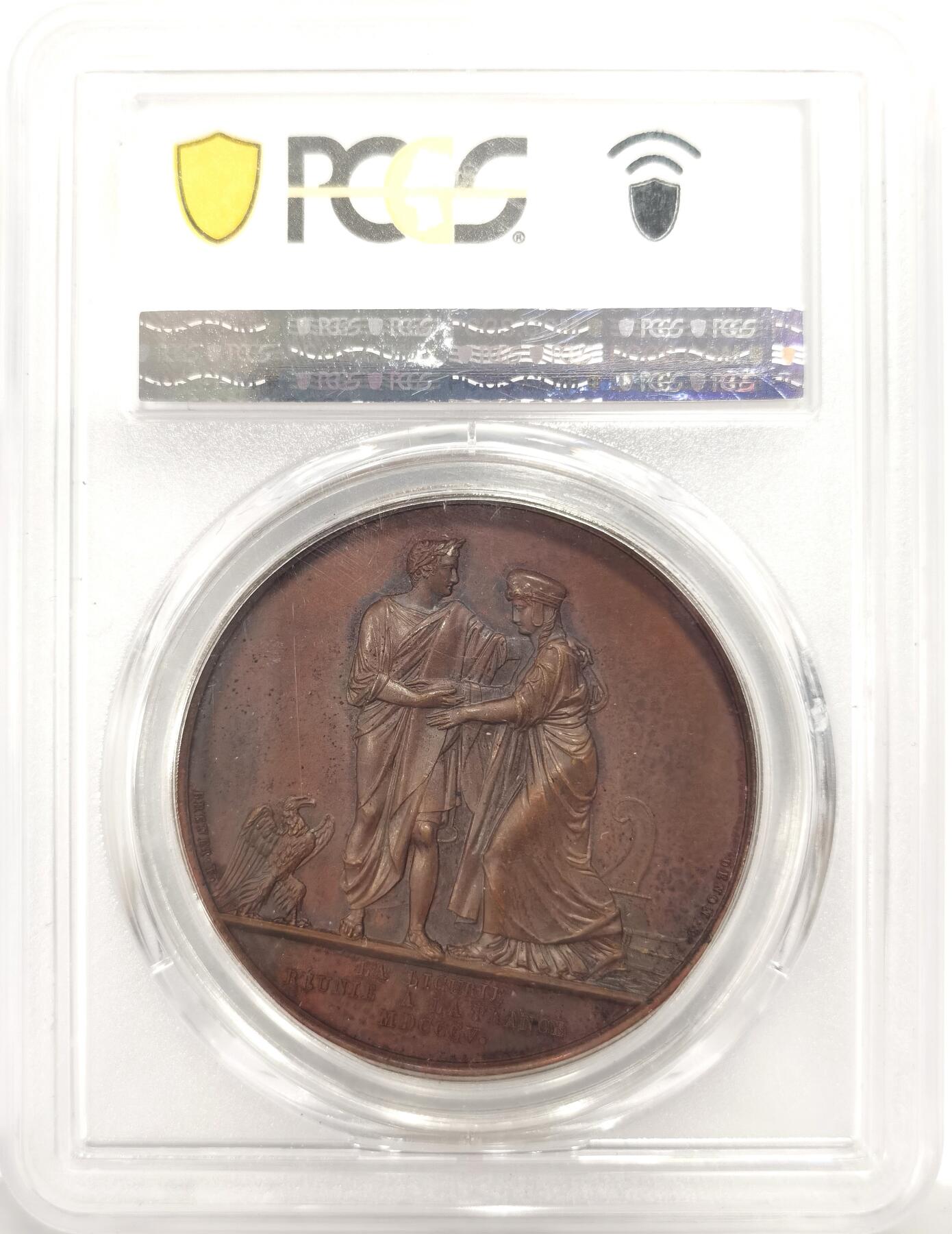 博洋堂蛇年收官专场暨第161期（全场包邮） PCGS SP64 亚军分！法国1805年拿破仑一世吞并利古里亚原铸铜章 巴黎造币厂 巧克力包浆 左边拿破仑身穿古罗马元老院服饰cos凯撒，接受右边着罗马将军长袍的利古里亚首领低头屈服，两侧饰有象征性的鹰和船头，记录着拿皇攻城略地的丰功伟绩，衣服缕缕毕现生动刻画，人像稀少品种，加厚盒 仅一枚更高分