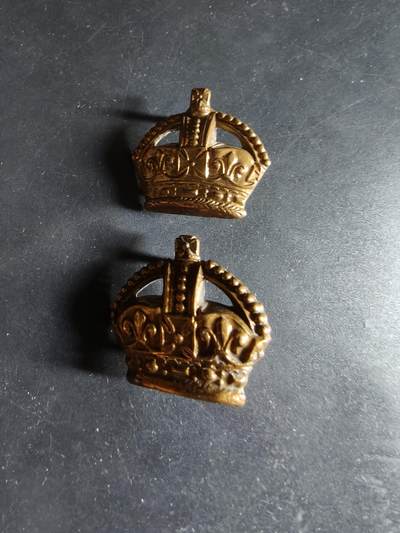 老王徽章第182期 - 英国军衔配饰一组     都铎王冠    一战时期