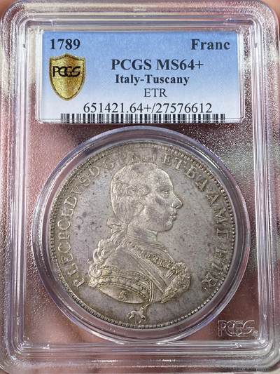 万国钱币拍卖第061期（马年首拍） PCGS MS64+ 1789年意大利托斯卡纳大公国利奥波德弗朗切斯科大银 正面为日后的神圣罗马帝国皇帝利奥波德二世身穿戎装佩戴金羊毛骑士团徽章 下方是一头灵动的独角兽 背面为繁复精美的奥地利托斯卡纳混合盾徽 极其原味的欧陆纸袋倒影包浆 丝绸转光地板 PCGS老评水晶盒唯一冠军分顶级收藏品质