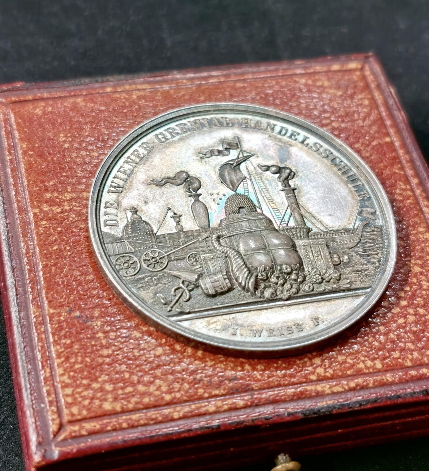 甄臻铺-世界币章拍卖（第51期），送拍享返佣金等优惠多多