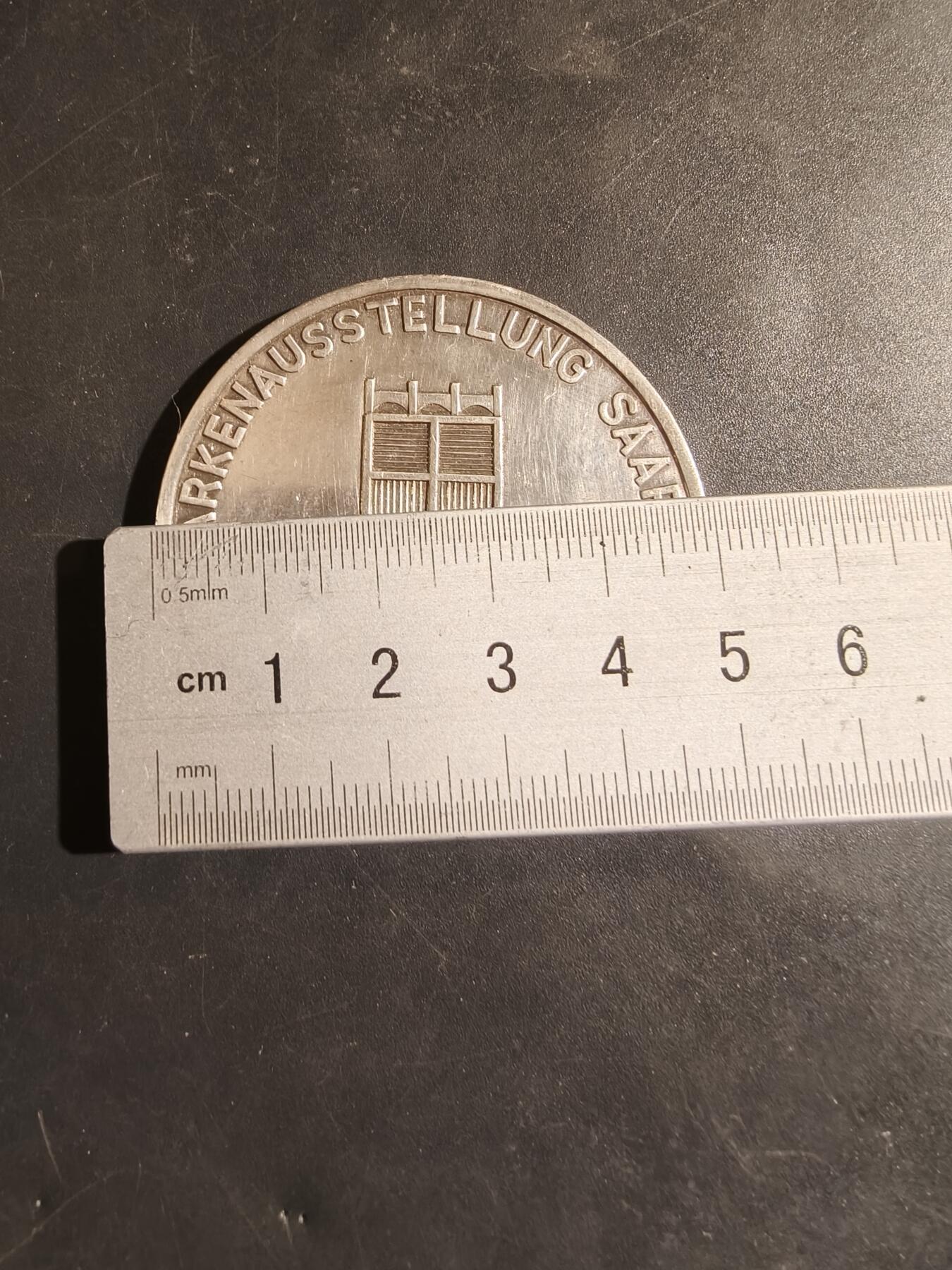 老王徽章第182期 德国萨尔布吕肯1950年IBASA邮票展览纪念章     直径50mm    重量55.8g