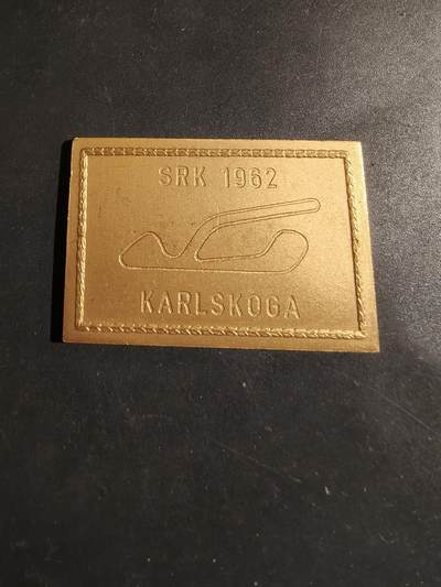 老王徽章第182期 - 瑞典库尔思佳赛车俱乐部方形镀金大铜章     尺寸50×35mm    重量35.6g