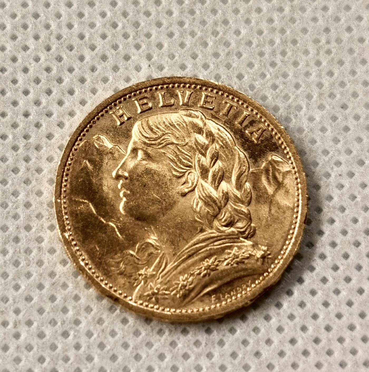 “福币呈祥”新年甄品场（直播拍卖）甄臻铺-世界币章拍卖（第50期），送拍享返佣金等优惠多多 瑞士 1935年 20法郎 雪山女神 金币 6.45g 900金