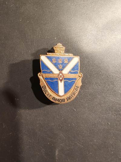 老王徽章第182期 - 美国陆军131步兵团证章   铜质珐琅   二战时期横针版   缺针