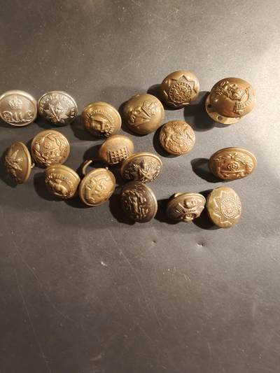 老王徽章第182期 - 英国陆军各团二战铜扣一组    19枚     18mm