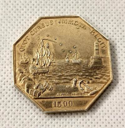 甄臻铺-世界币章拍卖（第51期），送拍享返佣金等优惠多多 - 法国马赛商会1599年纪念八角代币镀金银章，对边35毫米，重19.9克