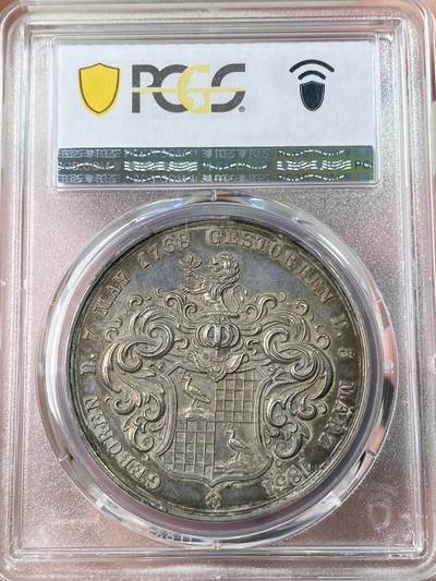 万国钱币拍卖第061期（马年首拍） PCGS SP62 1851年德国汉堡市长克里斯蒂安·丹尼尔·贝内克逝世纪念大银章 超级镜面高浮雕工艺 原味渐进式酱彩环绕 背面为克里斯蒂安家族盾徽 铜制常见银质错过难寻 41MM 29G